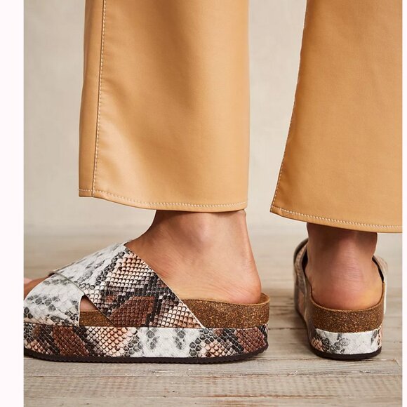 FREE PEOPLE Sidelines Flatform Sandal Slide Sienna Snakeskin size 39(8) NEW - Picture 13 of 13
